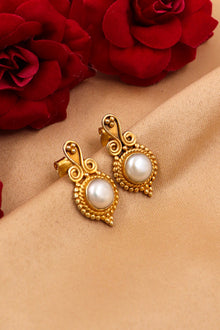Traditional Pearl Majesty Stud