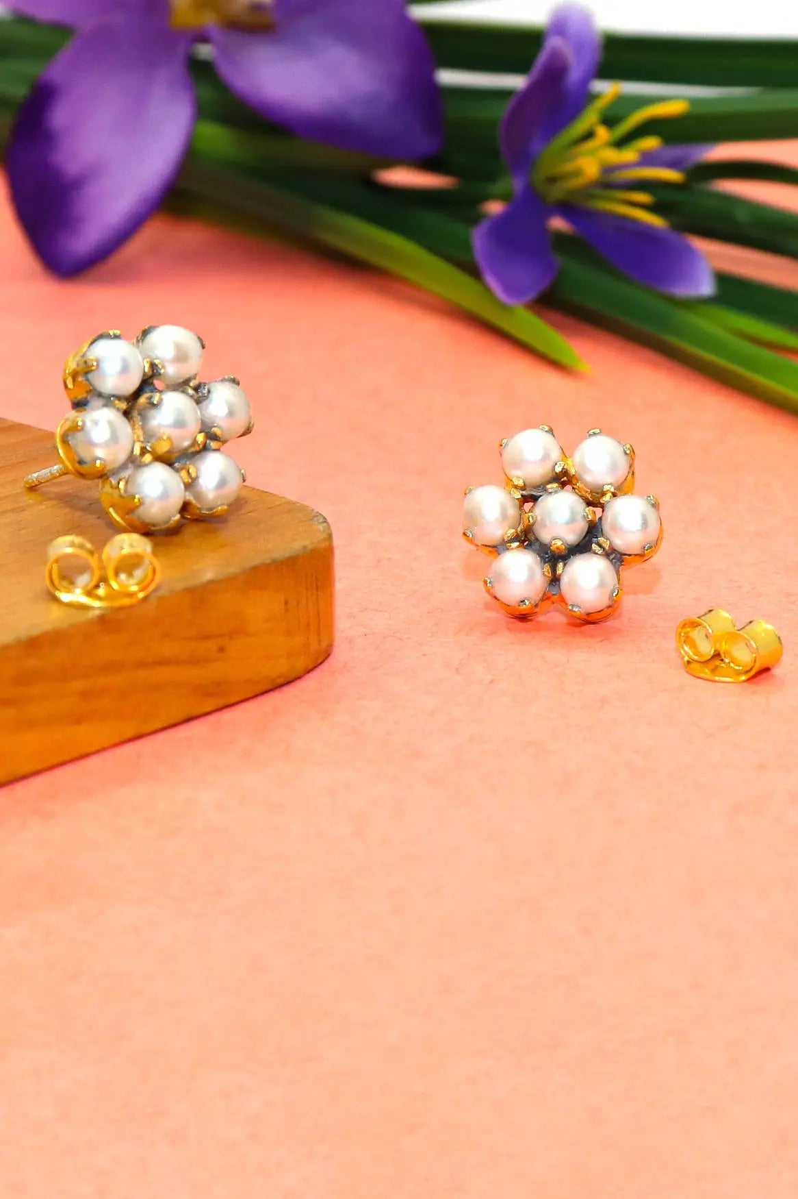 Pearl Gemstone Flower Shape Studs Earring VJewels