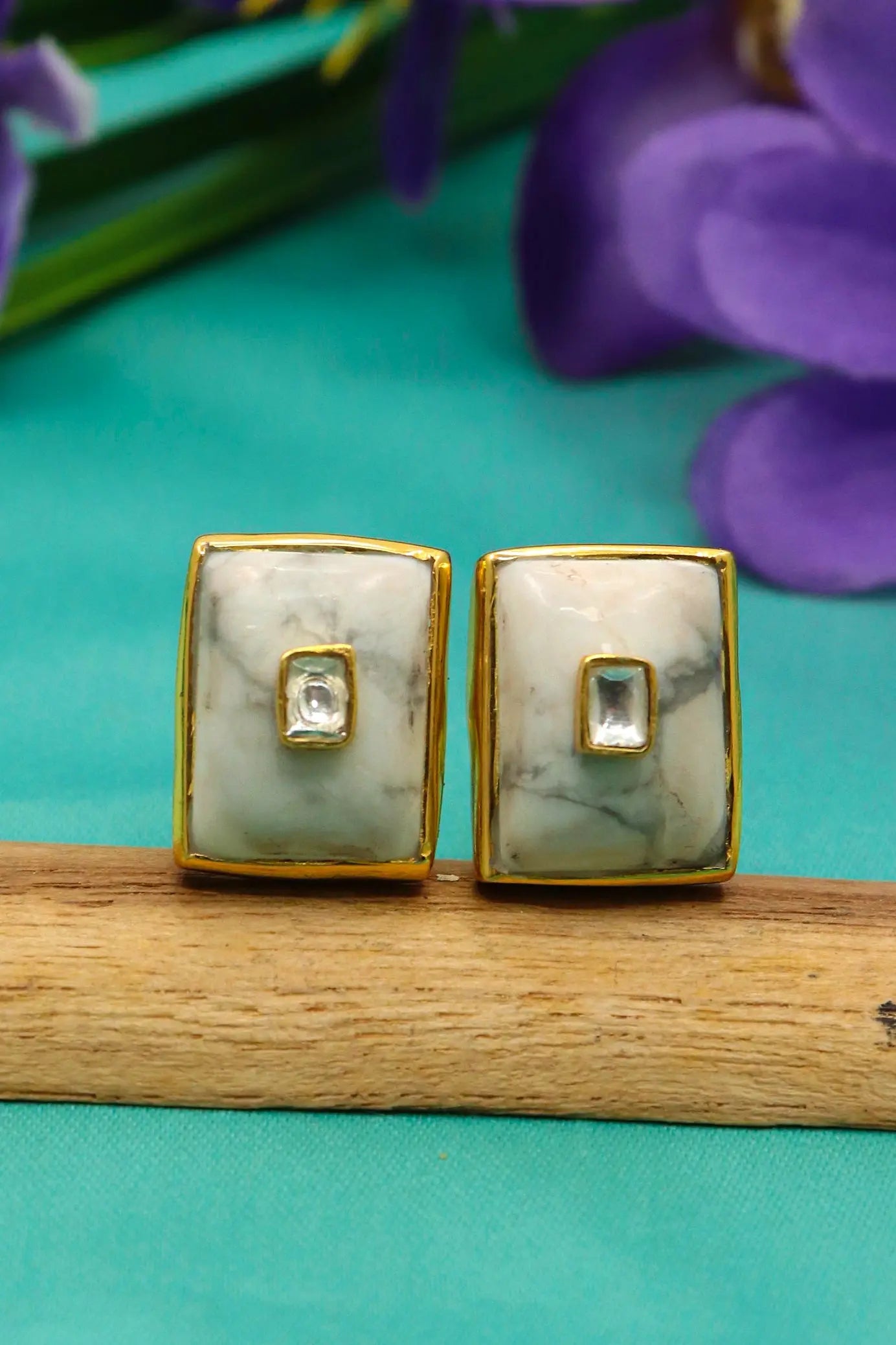 Sophisticated Men’s Fashion Cufflinks with Exquisite Gold Plating and White Agate Gemstone VJewels