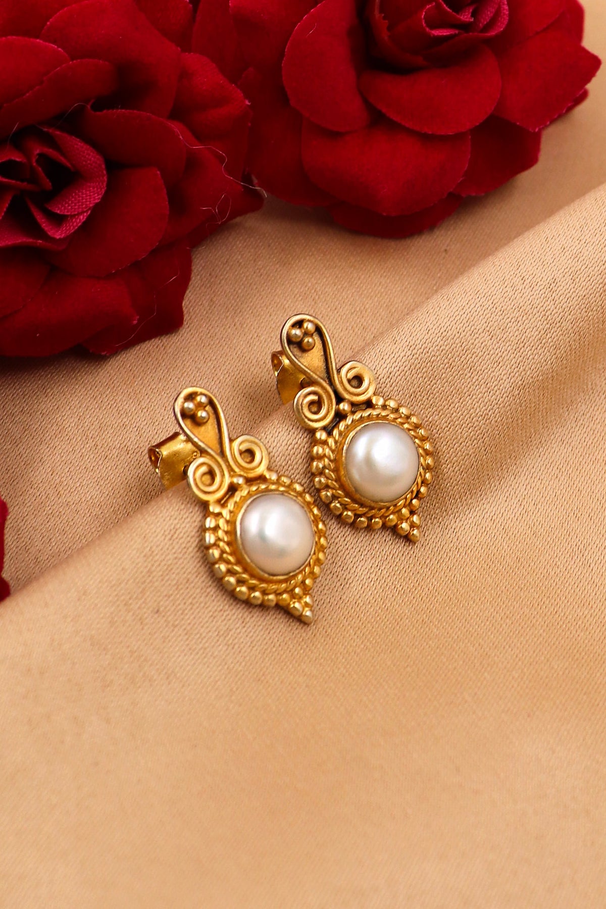 Traditional Pearl Majesty Stud