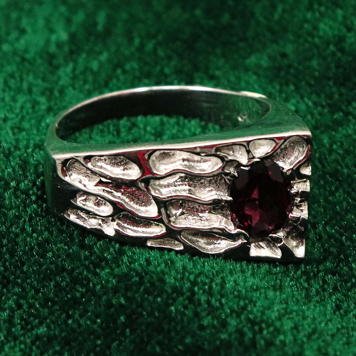 Royal-Style Garnet Gemstone Ring for Wedding Bliss