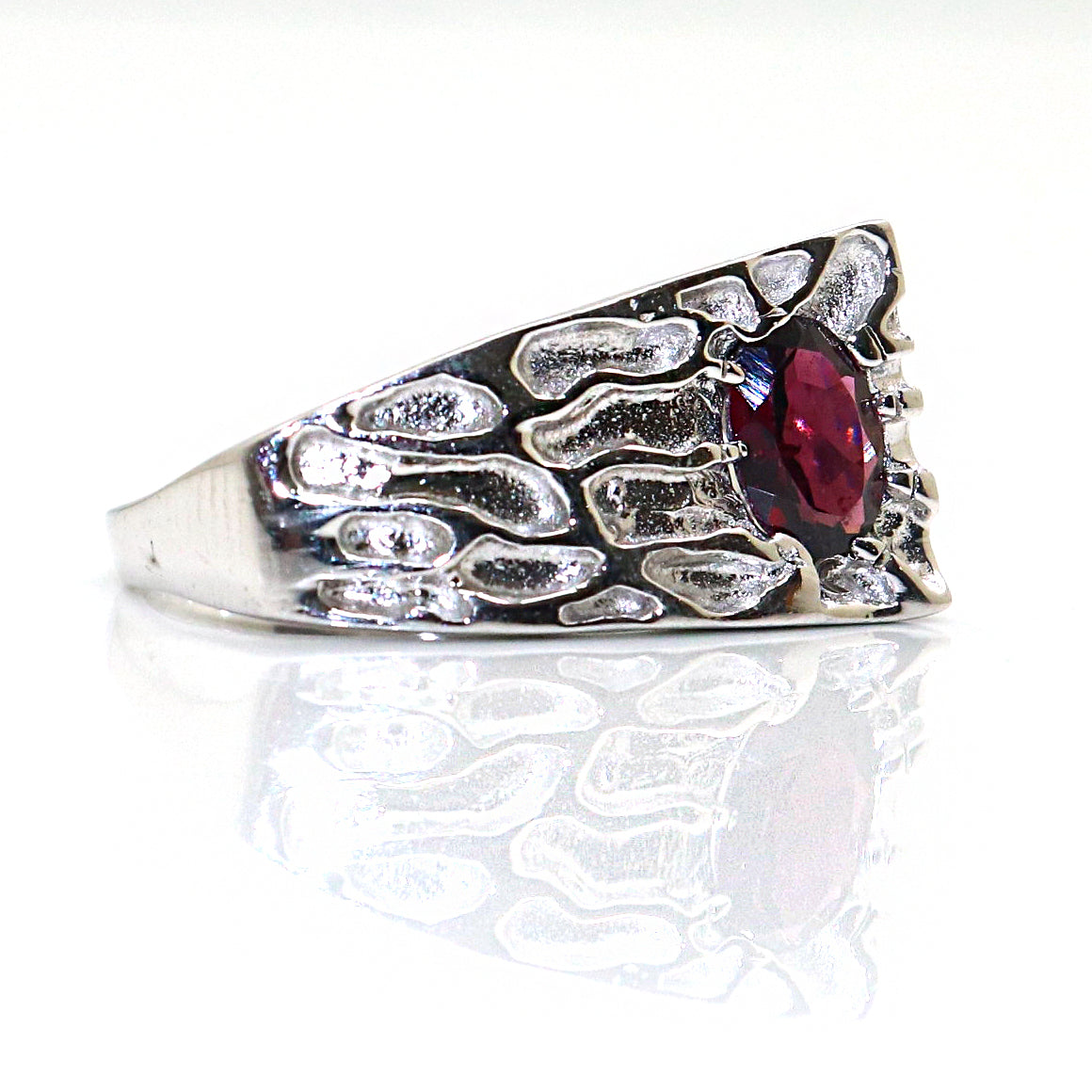 Royal-Style Garnet Gemstone Ring for Wedding Bliss