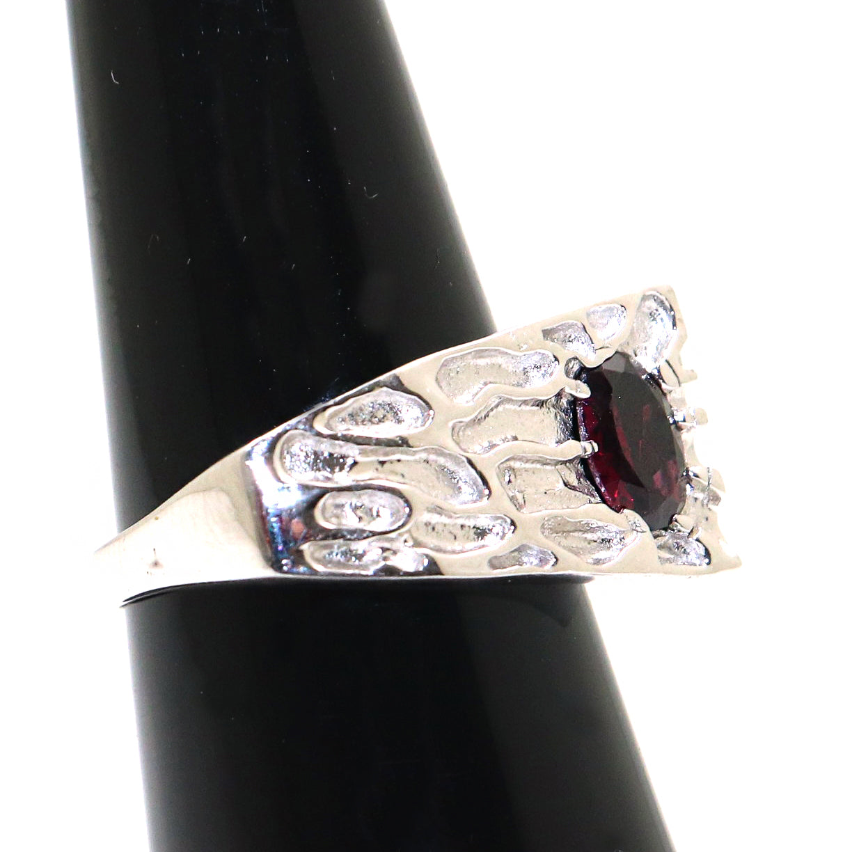 Royal-Style Garnet Gemstone Ring for Wedding Bliss