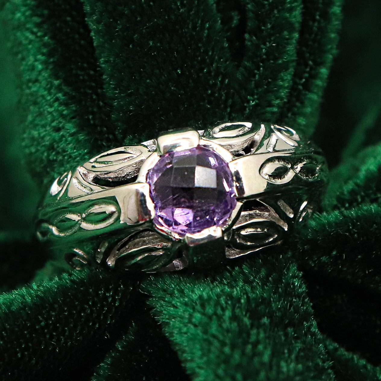 Gorgeous Wedding Band with Amethyst Gemstone