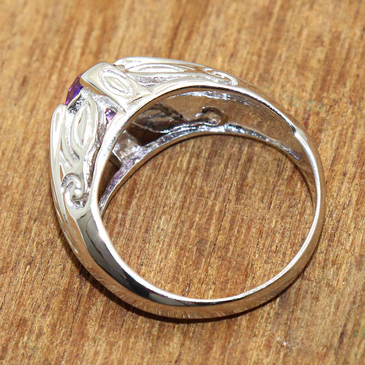 Gorgeous Wedding Band with Amethyst Gemstone