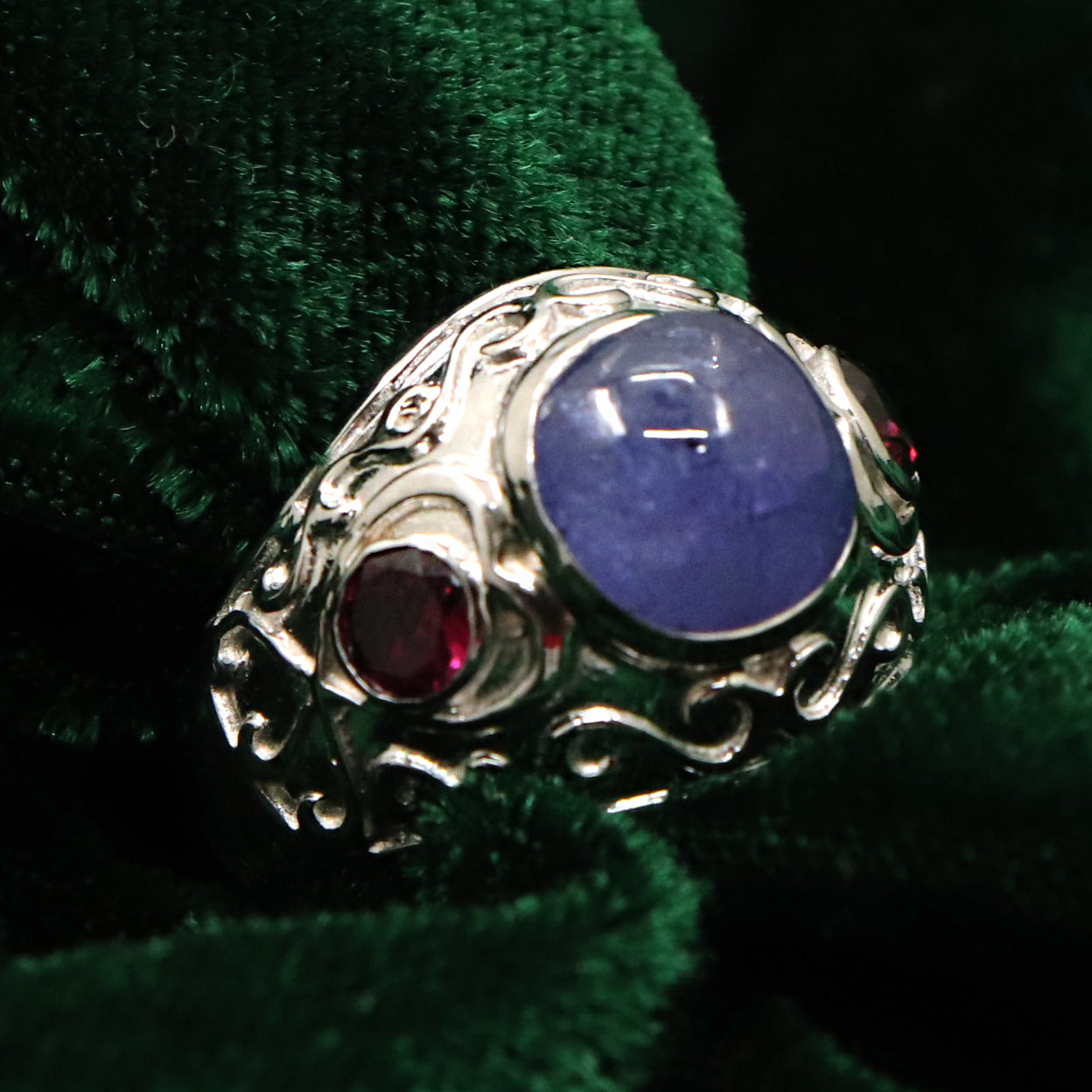 Stylish Party Ring with Intricate Tanzanite with Garnet Gemstone Work