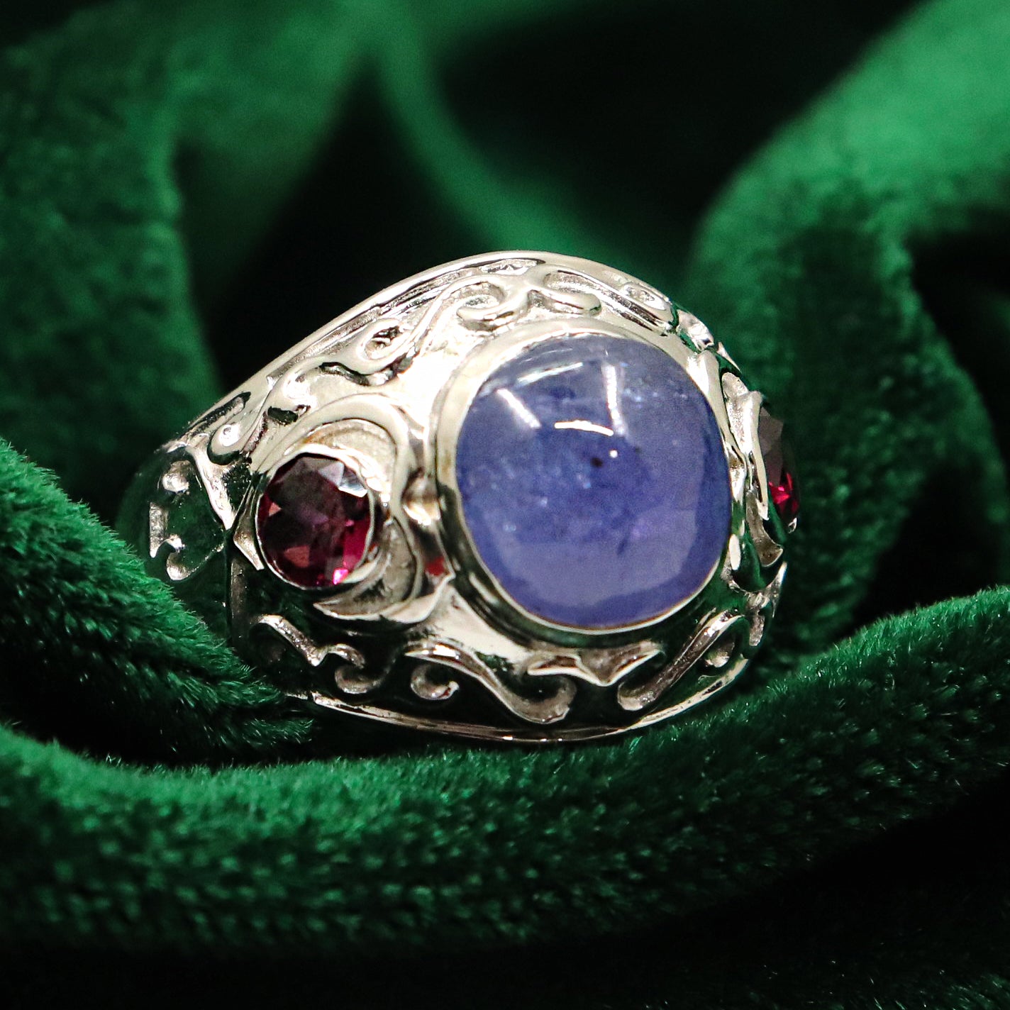 Stylish Party Ring with Intricate Tanzanite with Garnet Gemstone Work