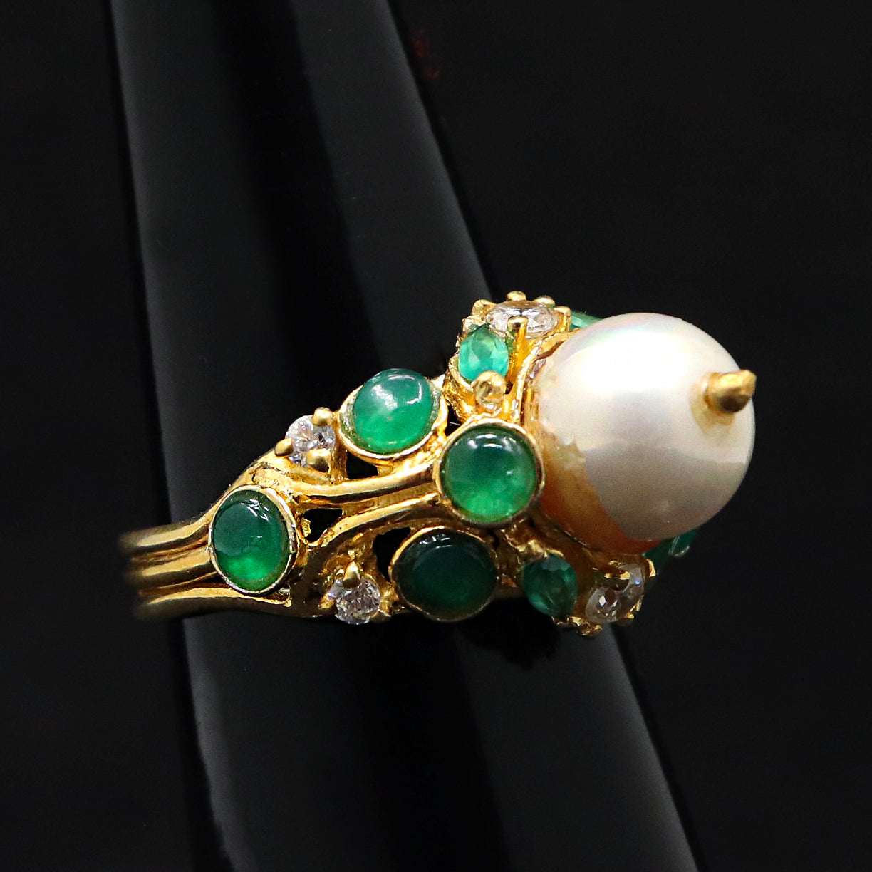 Festive-Season Must-Have – Pearl and Green Onyx Gemstone Ring