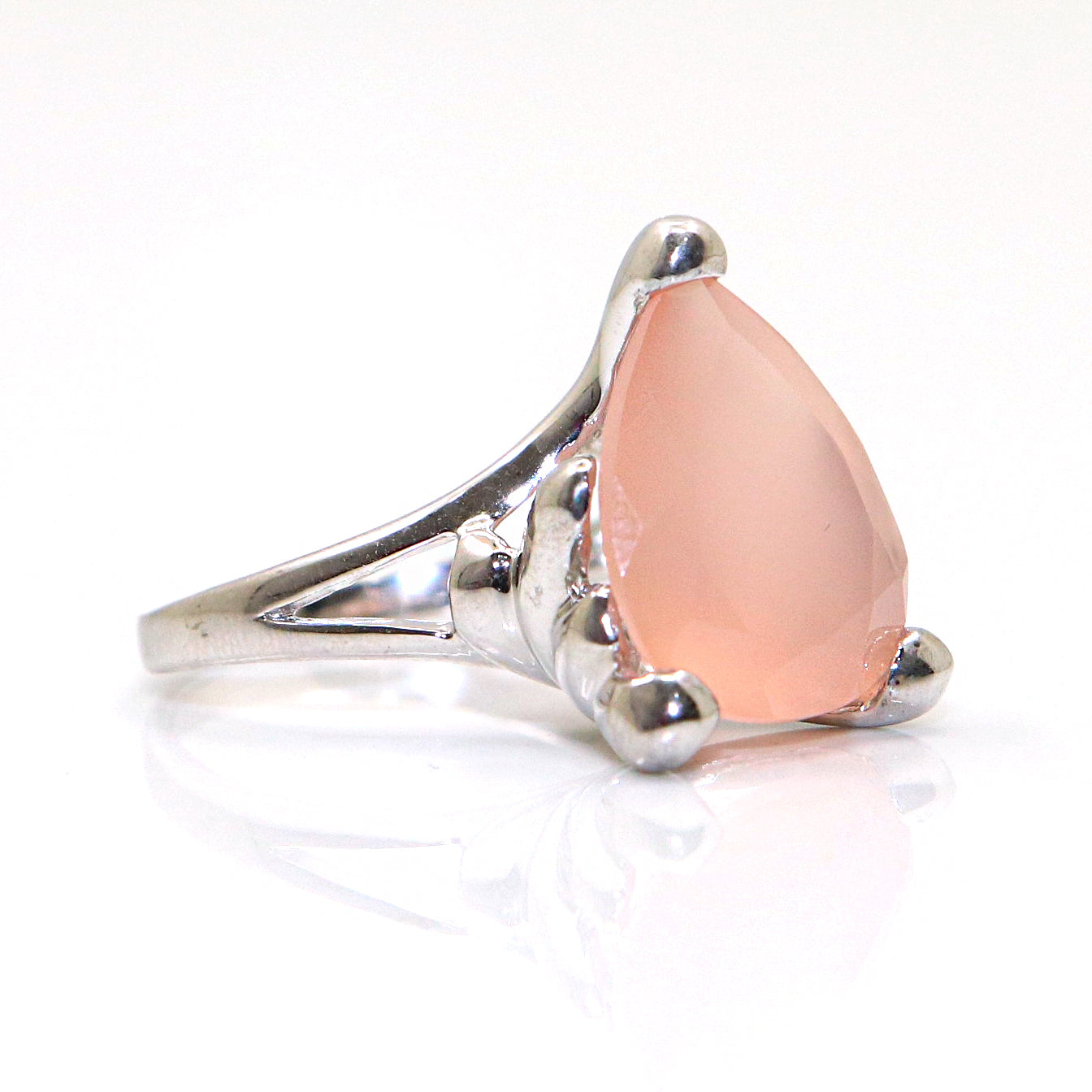 Oval Shape Rose Quartz Gemstone Ring for Formal Events