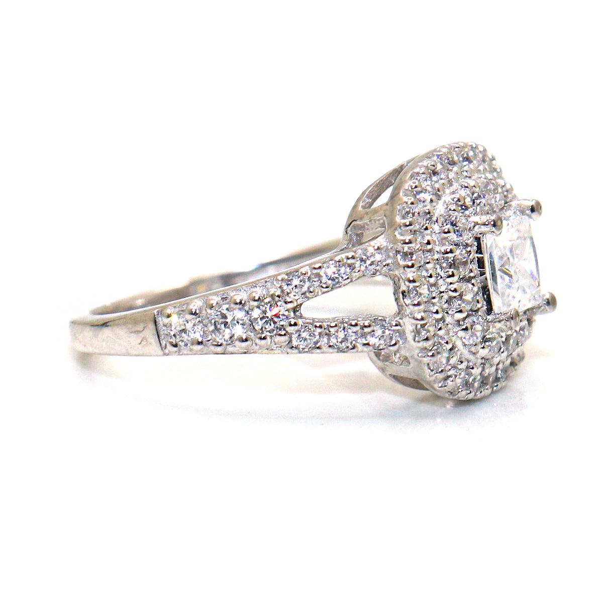 High-Quality Moissanite Gemstone with Zircon Ring for Occasional Wear