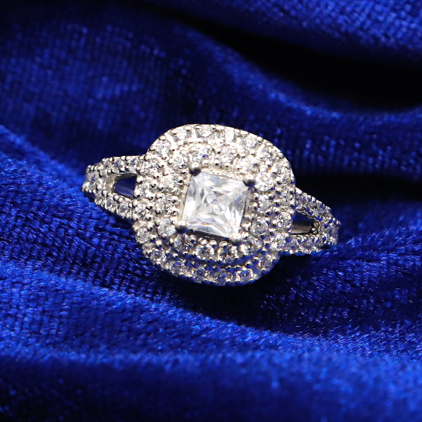 High-Quality Moissanite Gemstone with Zircon Ring for Occasional Wear