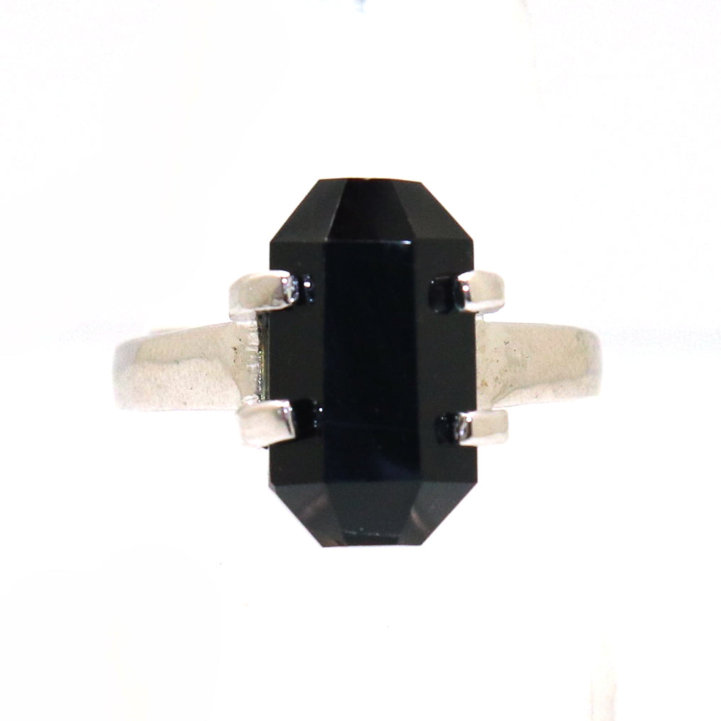 Stunning Wedding Band with Intricate Black Onyx Stonework Jewelry