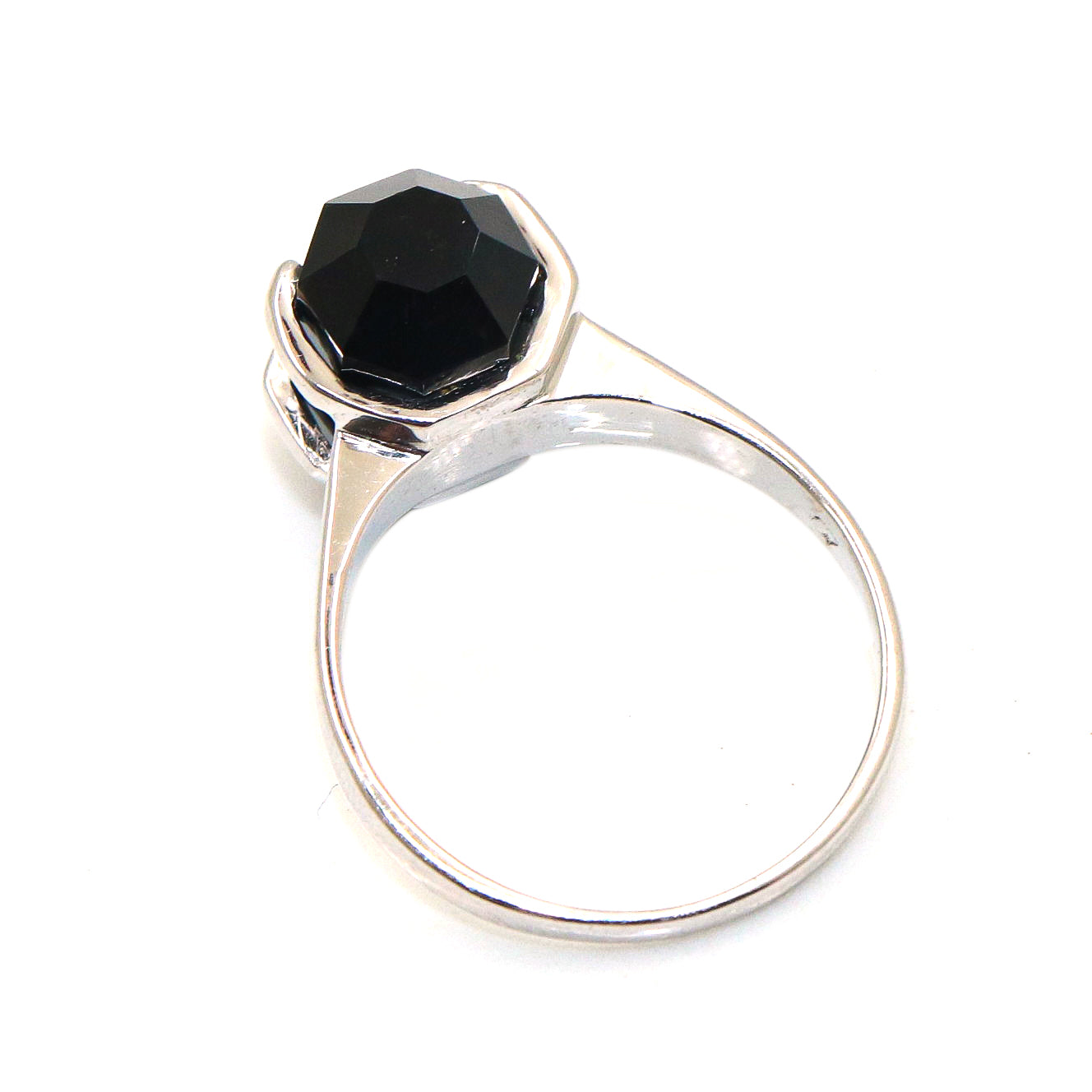 Stunning Wedding Band with Intricate Black Onyx Stonework Jewelry