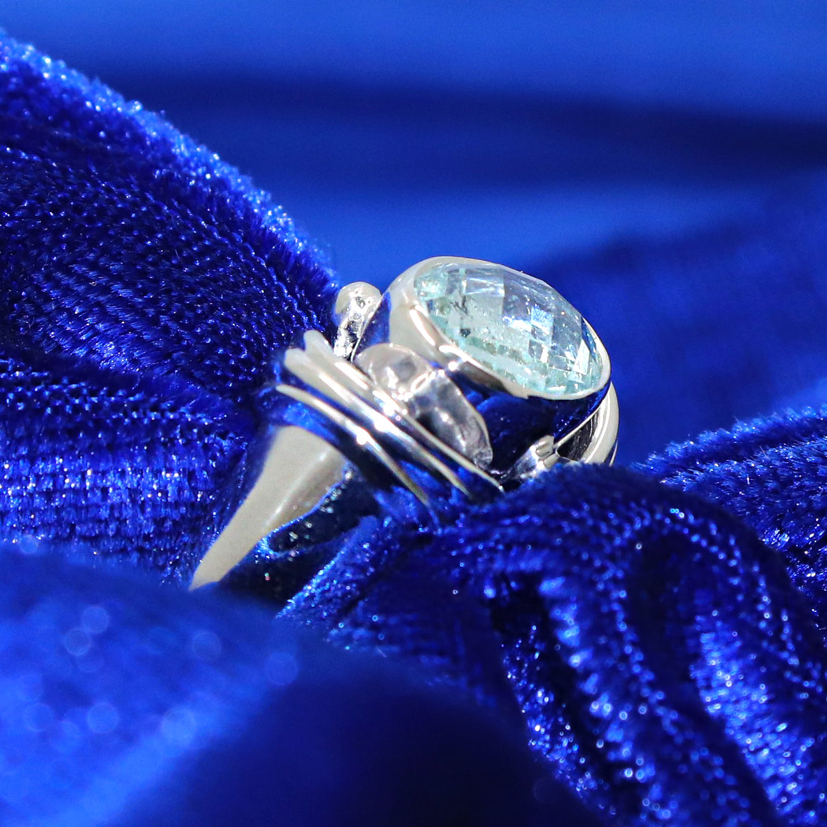 Sparkling Blue Topaz Gemstone Ring for Bridesmaids’ Gifts