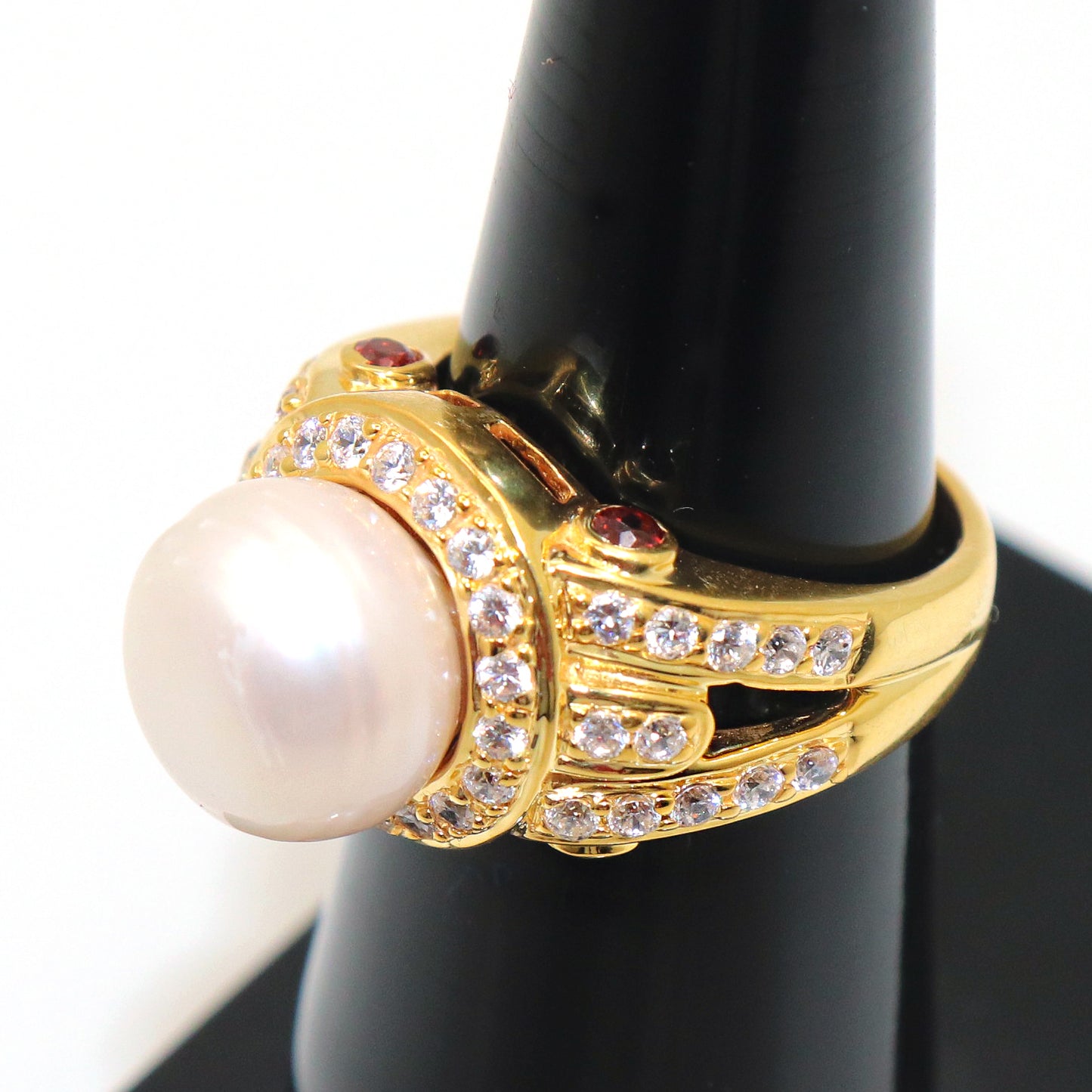 Alluring Pearl Gemstone With CZ Ring for Wedding Dressing