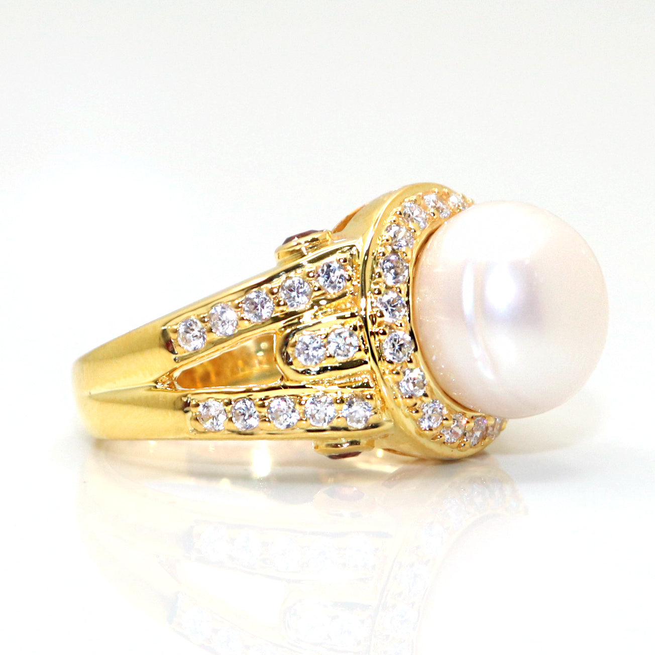 Alluring Pearl Gemstone With CZ Ring for Wedding Dressing