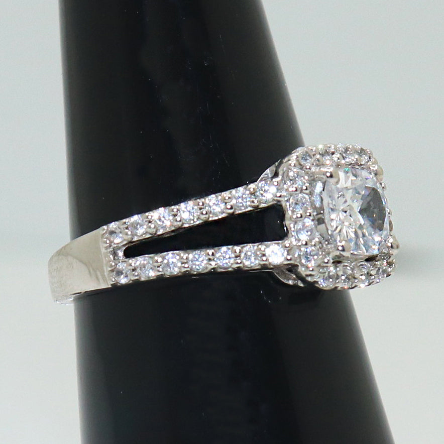 Zircon Scarlet Ring