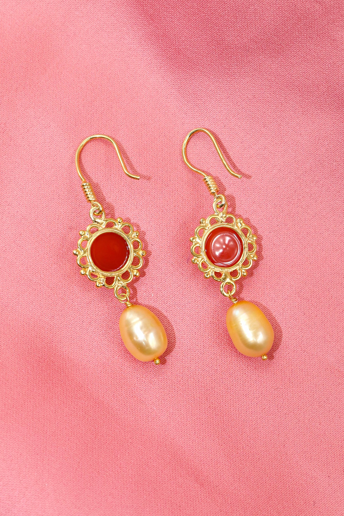 Pearl Velvet Earring