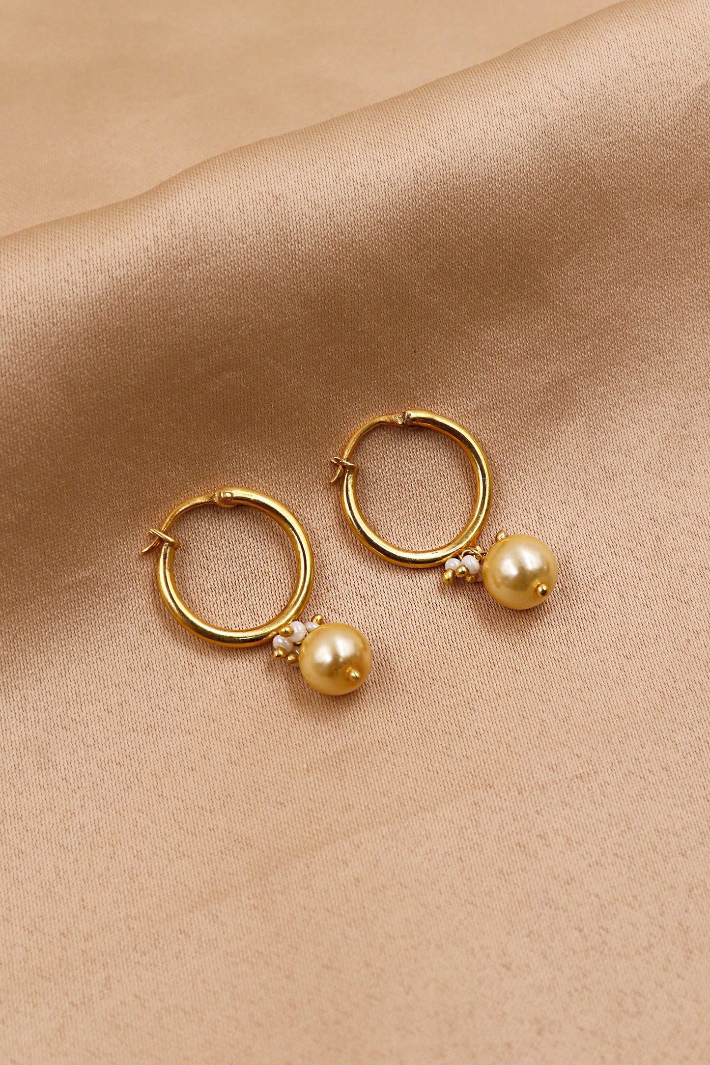 Fancy Style Gold-Plated Beaded Pearl Earrings Jewelry.