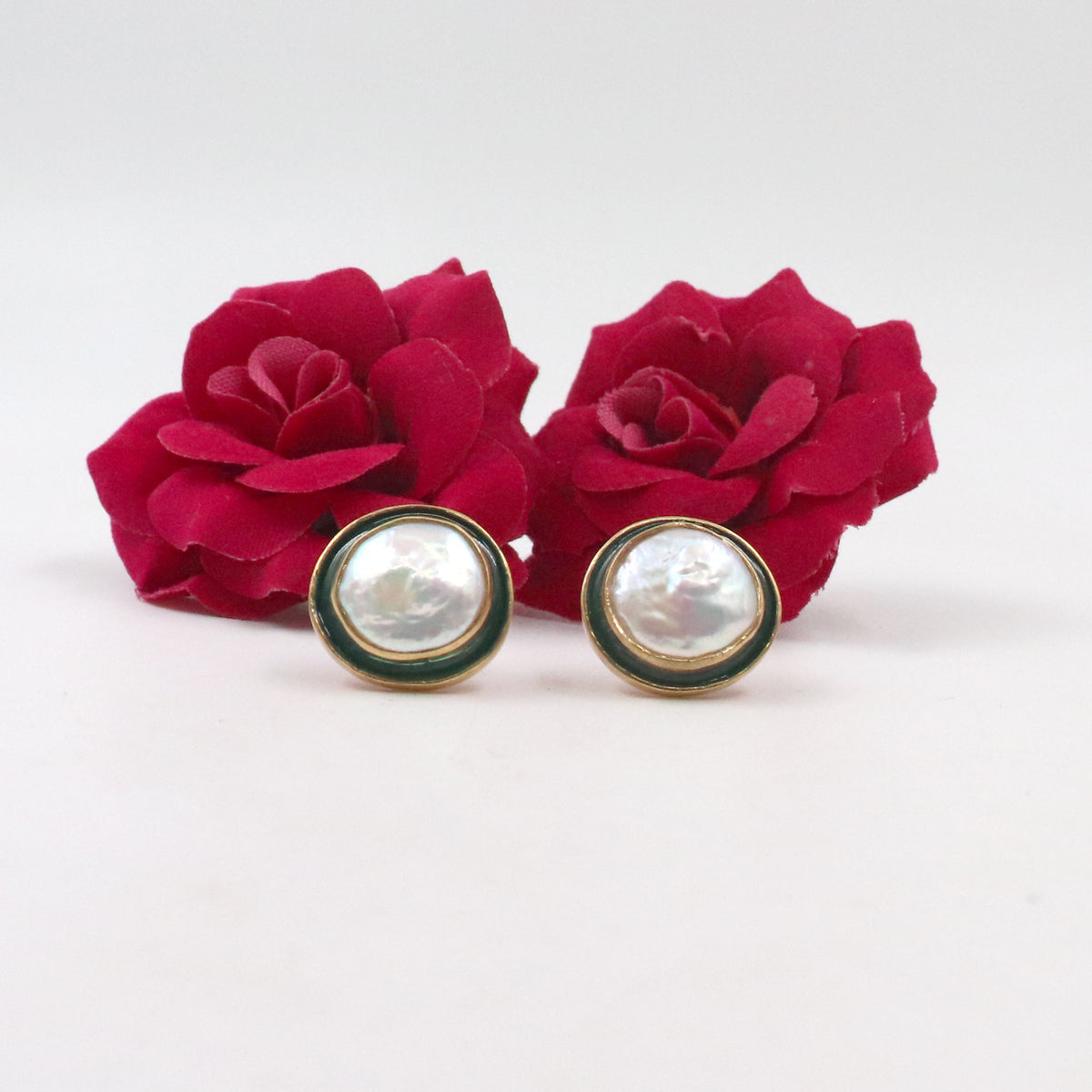 Lumi Pearl StudGlow