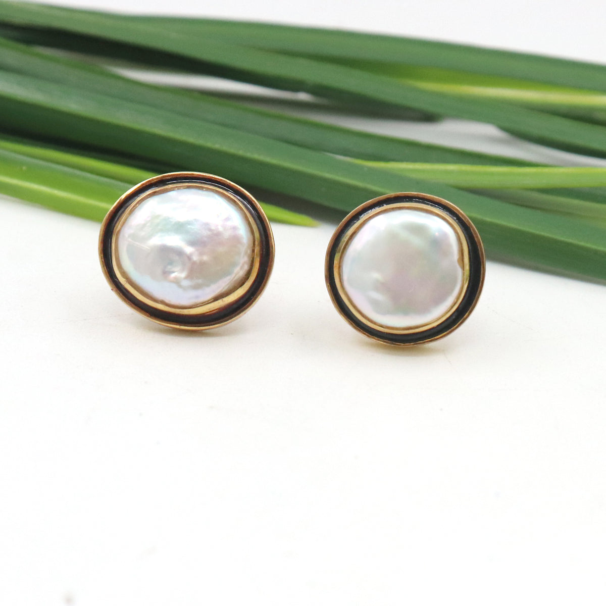 Lumi Pearl StudGlow