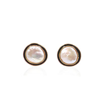 Lumi Pearl Stud  Glow
