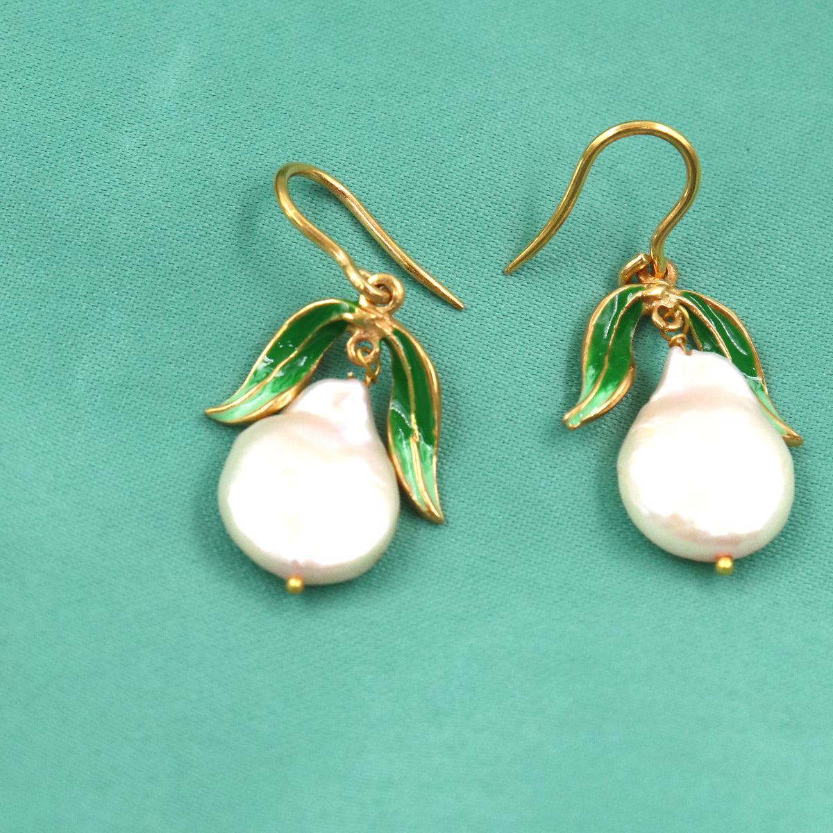 Dewdrop Pearl DangleWhisper
