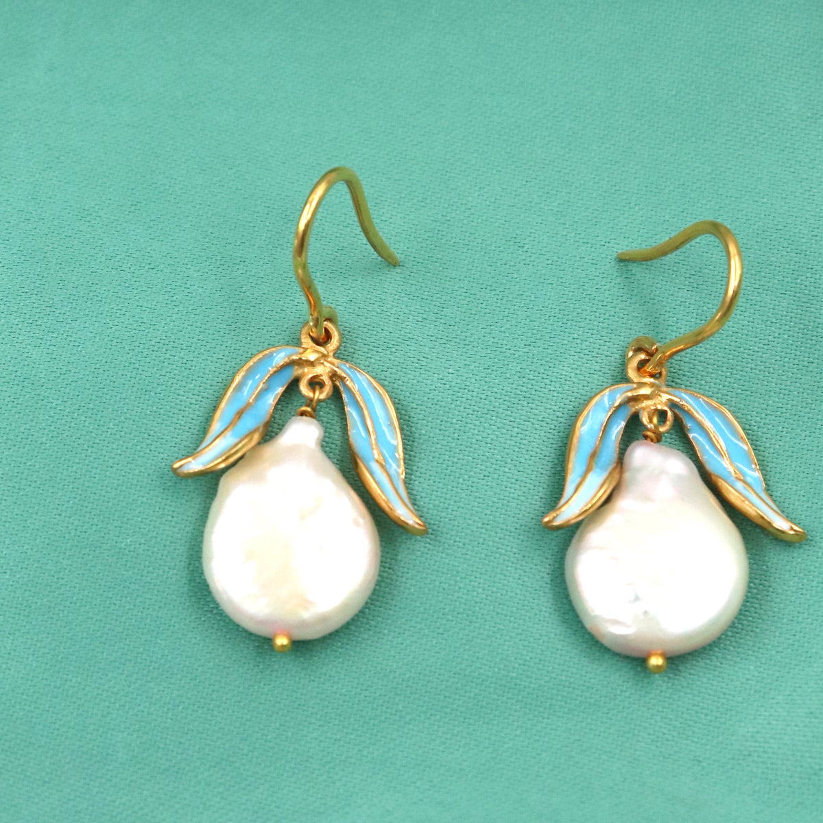 Dewdrop Pearl DangleWhisper