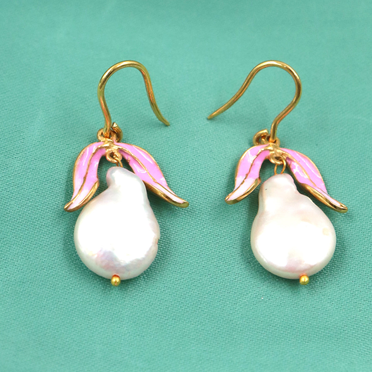 Dewdrop Pearl DangleWhisper