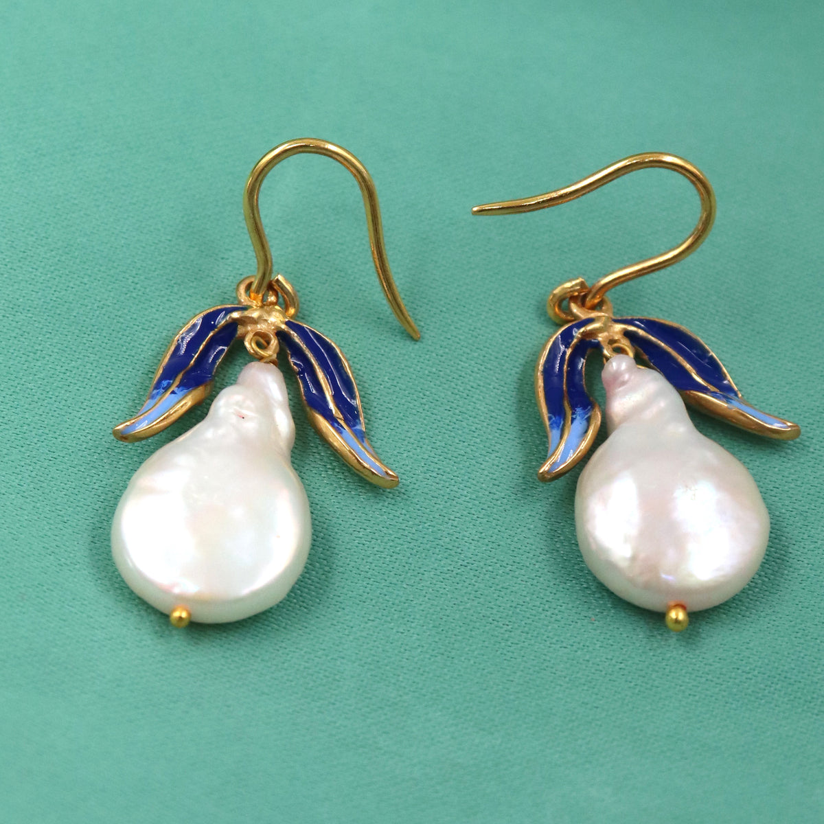 Dewdrop Pearl DangleWhisper