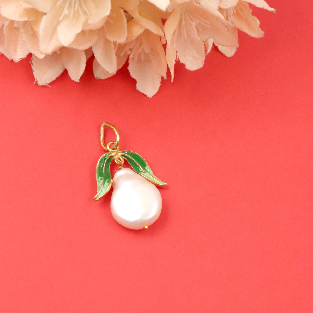 Glaze Pearl PendantDrift