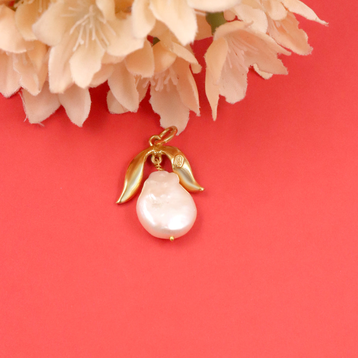 Glaze Pearl PendantDrift