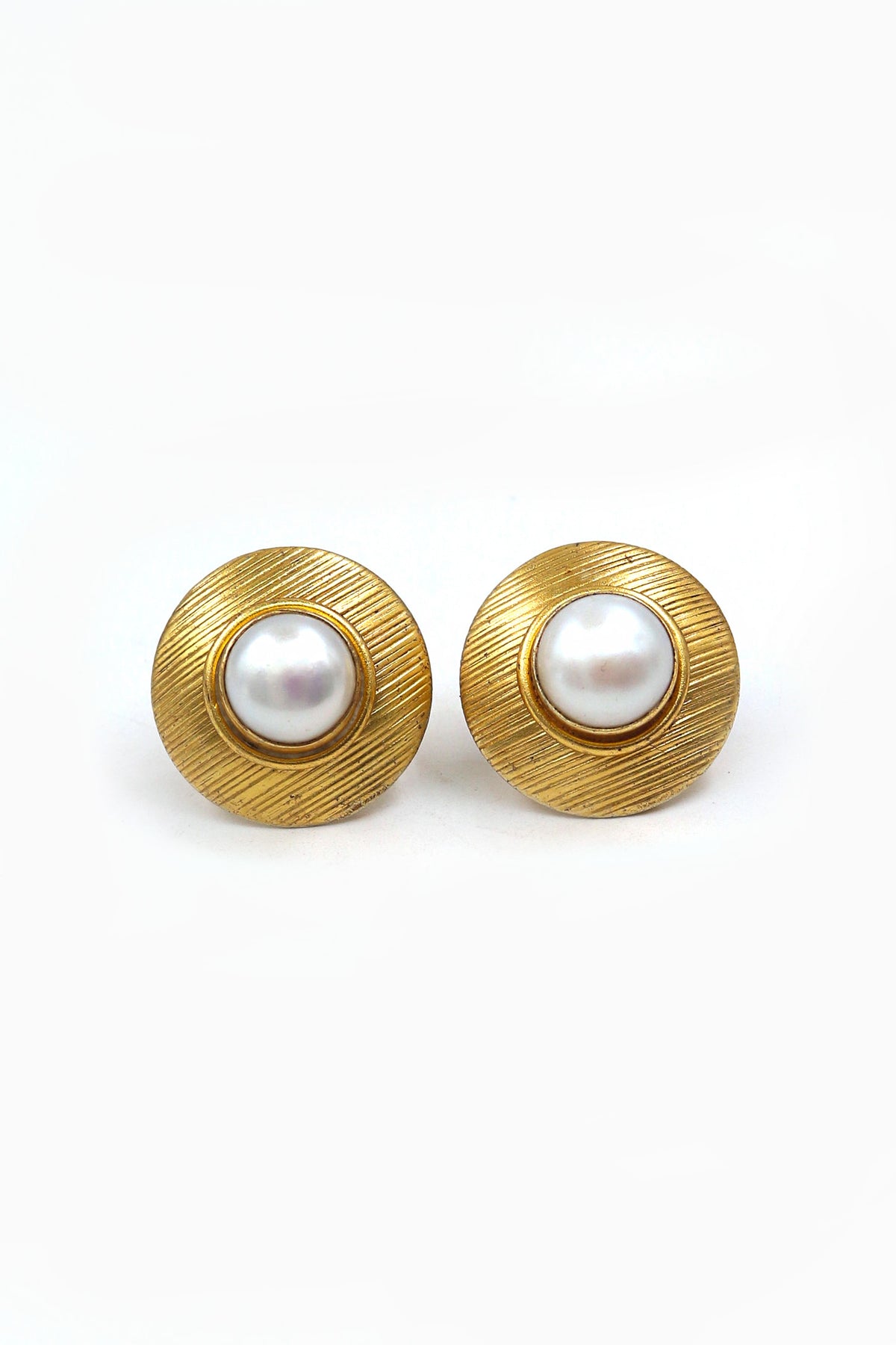 Pearl Sovereign Gold Stud Earring