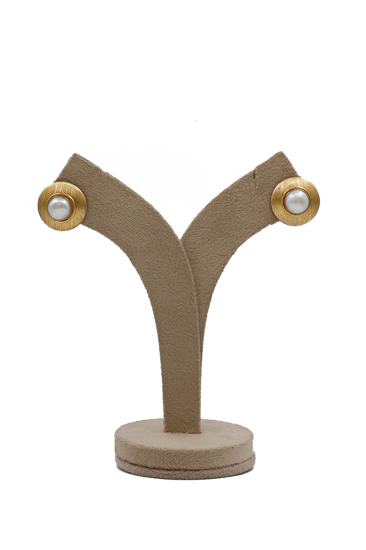 Pearl Sovereign Gold Stud Earring