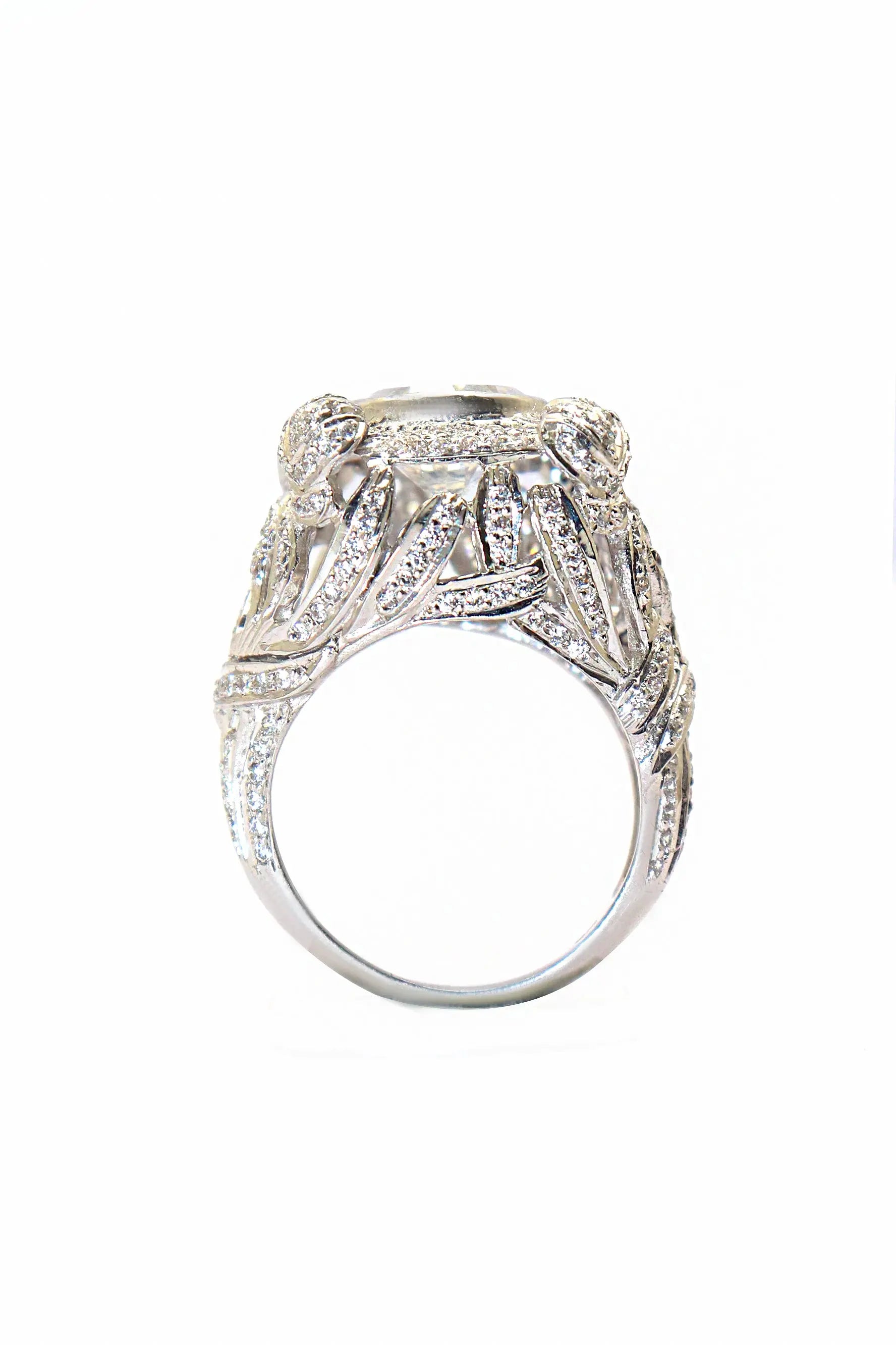 Zircon Set Eye Catchy Royal Touch Ring Jewelry VJewels